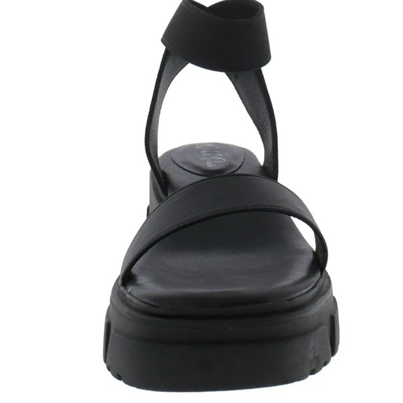 WILD PAIR BLACK SANDALS🌸 - Picture 2 of 4